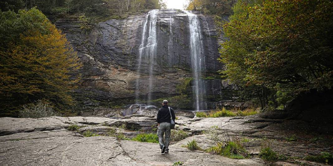 Fay kırığının mucizevi sonucu: Suuçtu Şelalesi! Sonbahar renklerine büründü: Akın akın ziyaretçileri ağırlıyor 2